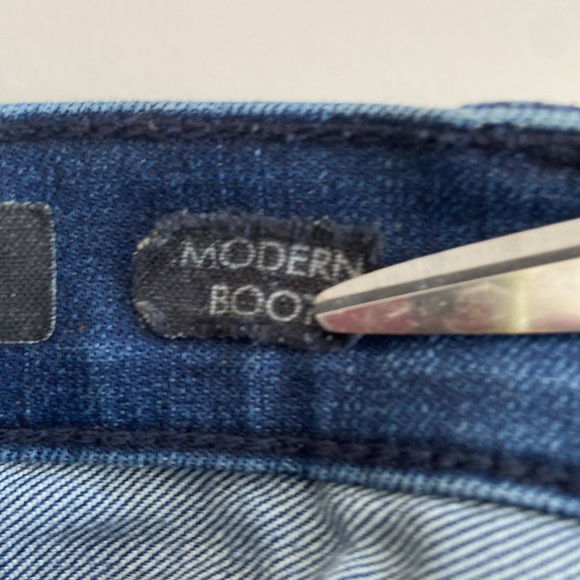 Calvin Klein Dark Wash Modern Bootcut Raw Edge Denim Classic Style Jeans  3464 - Picture 6 of 11